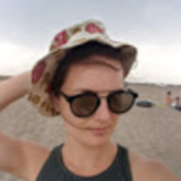 Meet your Posher, Beth - Picture 1 of 1